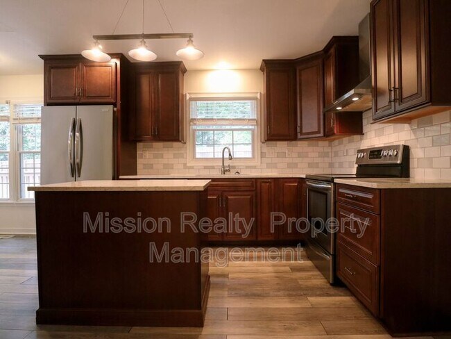 Building Photo - 4600 Cedar Cliff Rd