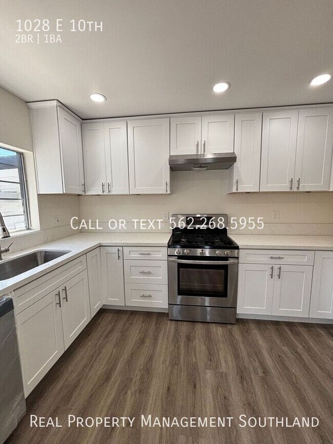 Building Photo - 1028 E 10th-