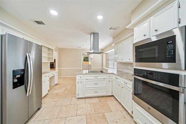 Building Photo - 135 Towering Pines Dr