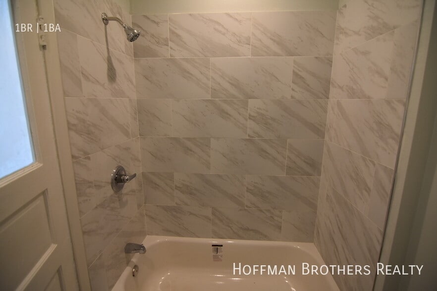 Building Photo - 1334 S Catalina St