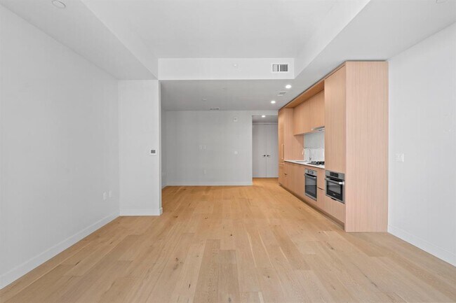 Building Photo - 44 East Ave