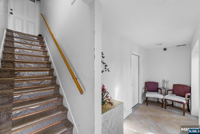 Building Photo - 360 Gorge Rd