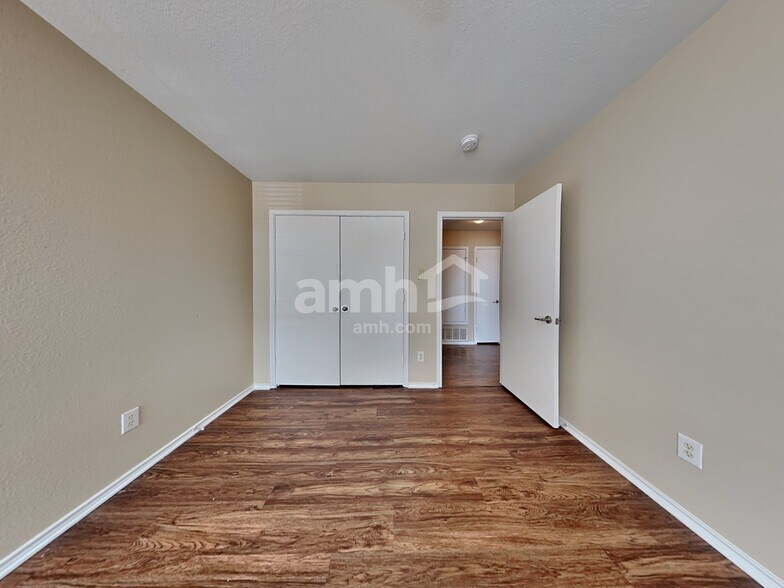 Building Photo - 111 Maned Dr