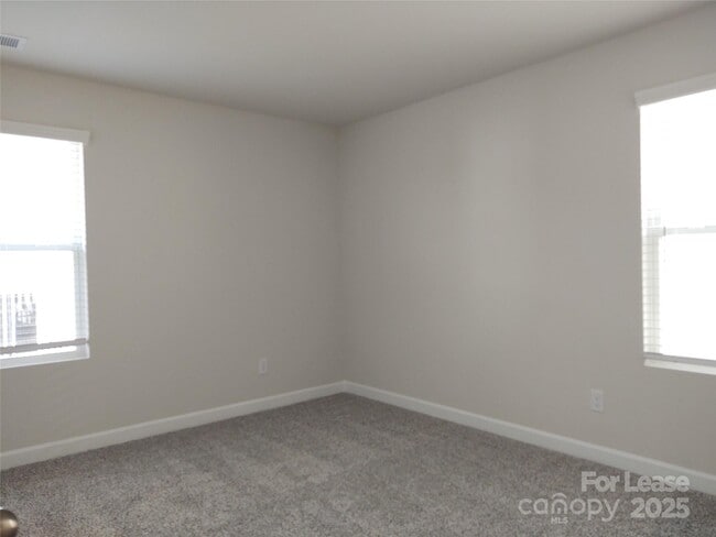 Building Photo - 326 Hyssop Ct