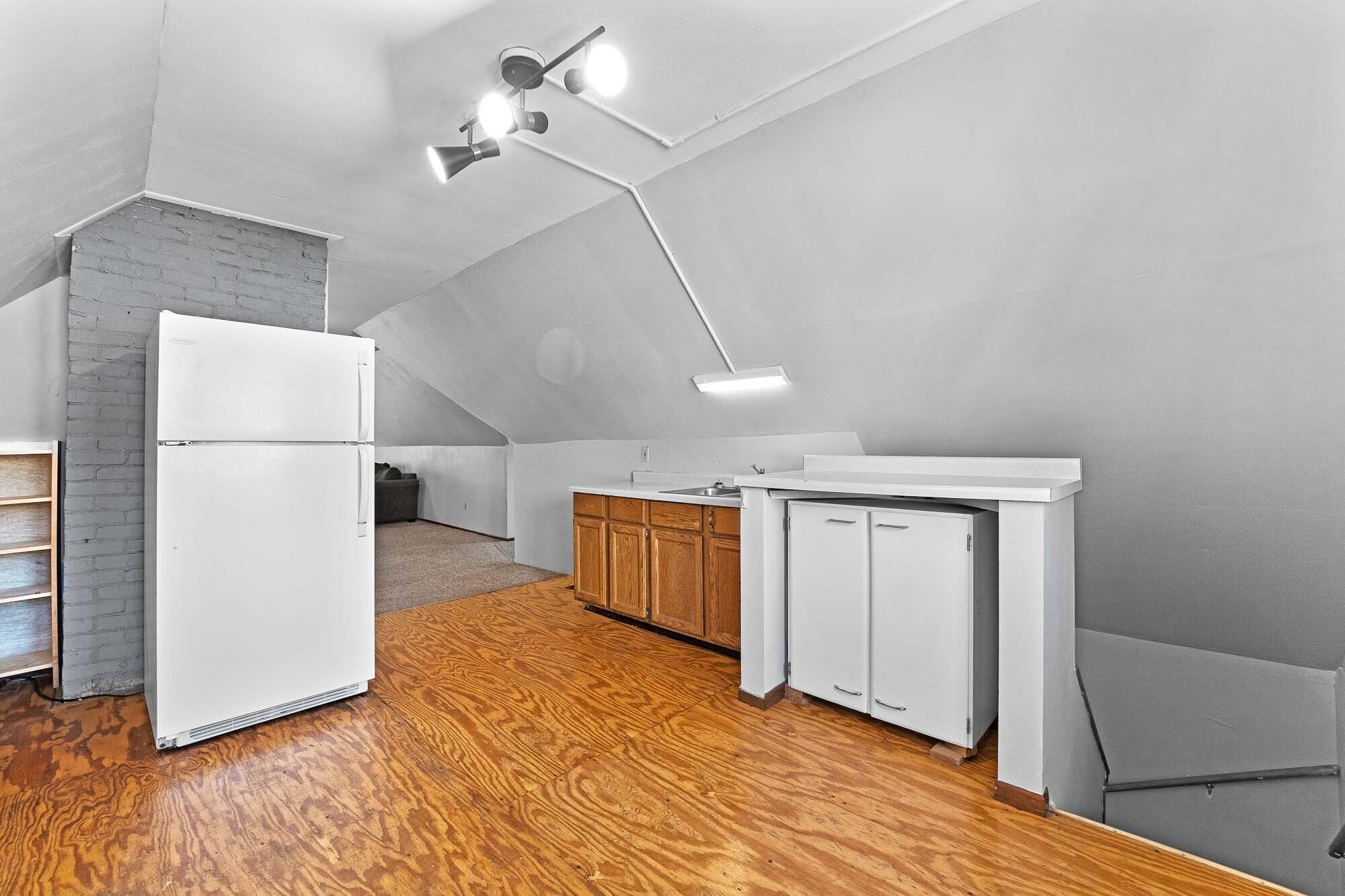 Building Photo - 322 W Wilson St