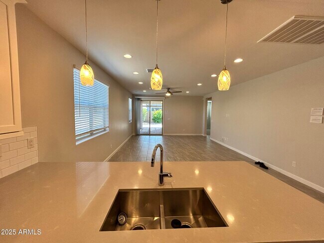 Building Photo - 6581 S Abbey Ln