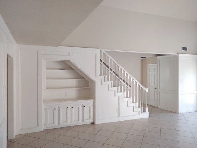 Building Photo - 14915 Oak Bluff Ct