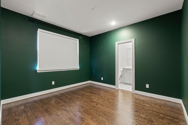 Building Photo - Modern Three-Story Home in Timbergrove Yards