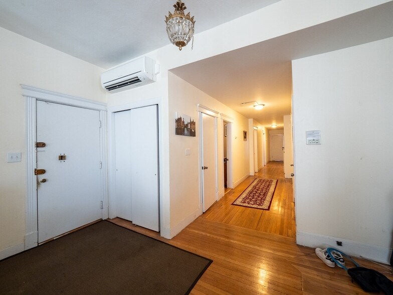 Building Photo - 489 Boylston St