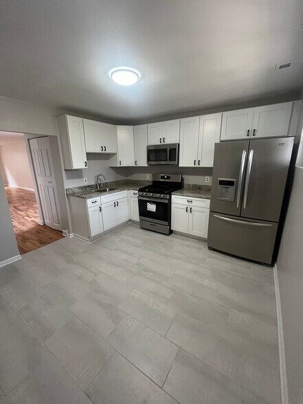 Building Photo - 2643 W Armitage Ave