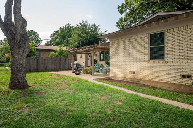 Building Photo - 7012 Greenlee St
