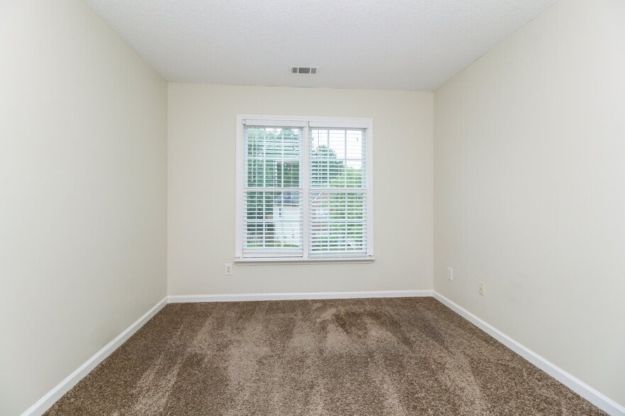 Building Photo - 7026 Surrey Dr