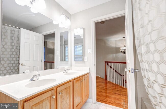 Building Photo - 307 Creek Valley Ln