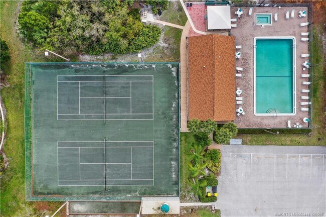 Building Photo - 1544 SW Silver Pine Way