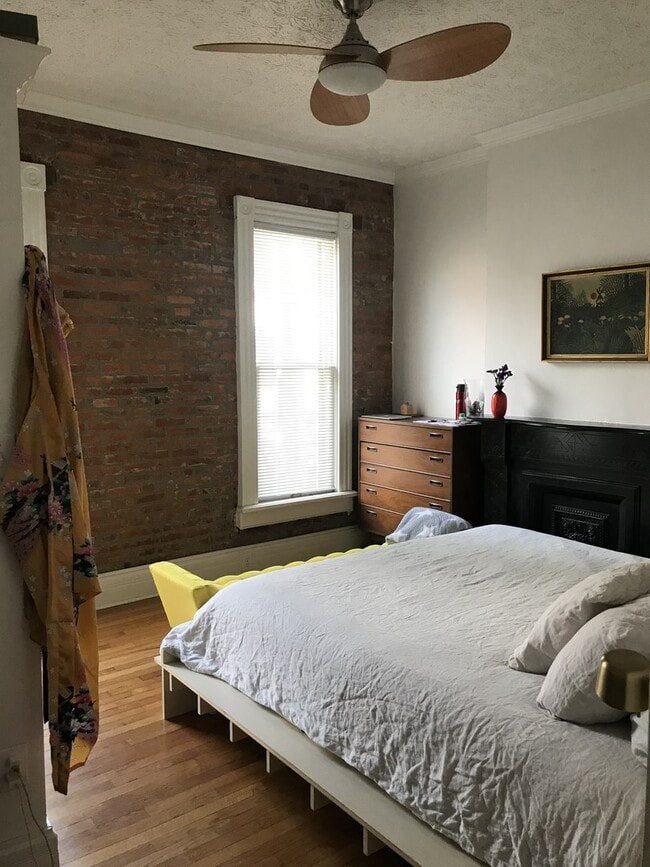 Building Photo - 111 E Blenkner St