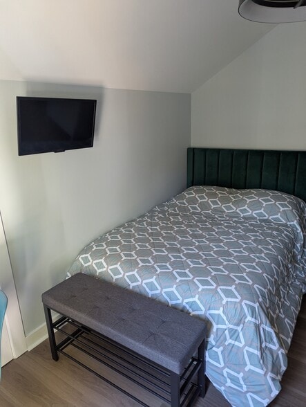 Building Photo - 3302 Delaware Ave