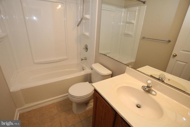 Building Photo - 214 Kirbys Landing Ct