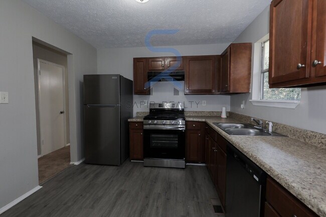 Building Photo - Move in before October 15th and get a $250...
