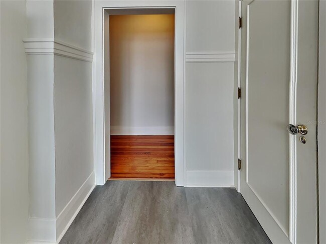 Building Photo - 1806 W Morrison Ave