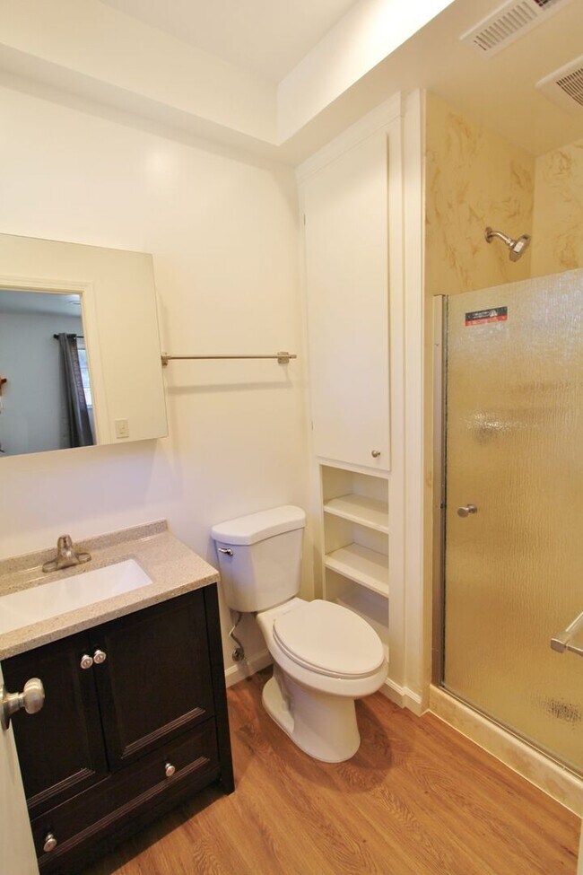 Building Photo - $3,990 - GORGEOUS FOUR BEDROOM HOME IN NOR...