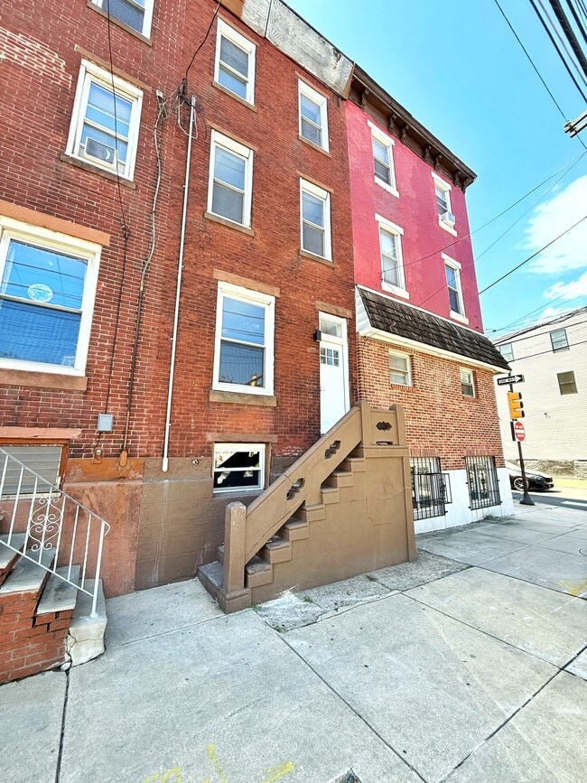 Building Photo - 2302 E Lehigh Ave