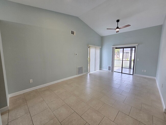 Building Photo - Charming 2 Bed / 1 Bath Annual Rental in Port Charlotte