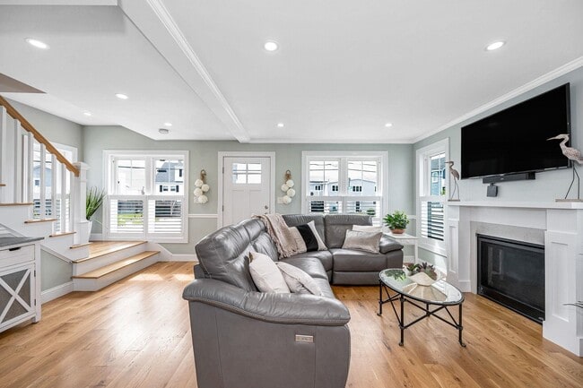 Building Photo - 352 Portsmouth Ave