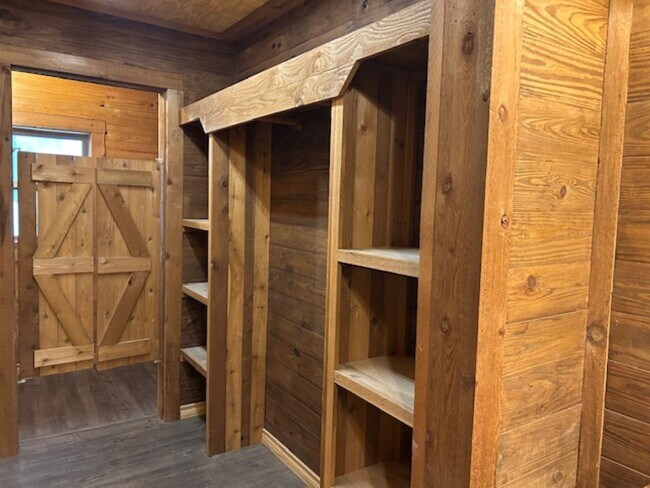 Building Photo - 34743 Betka Rd