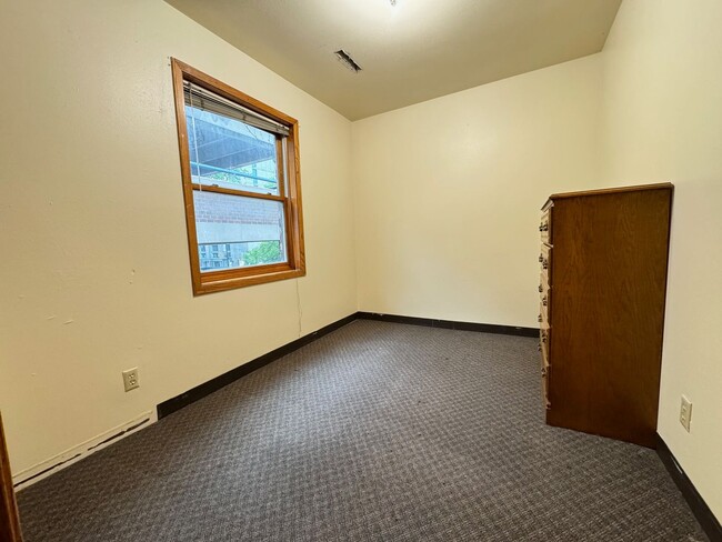 Building Photo - 408 N Frances St