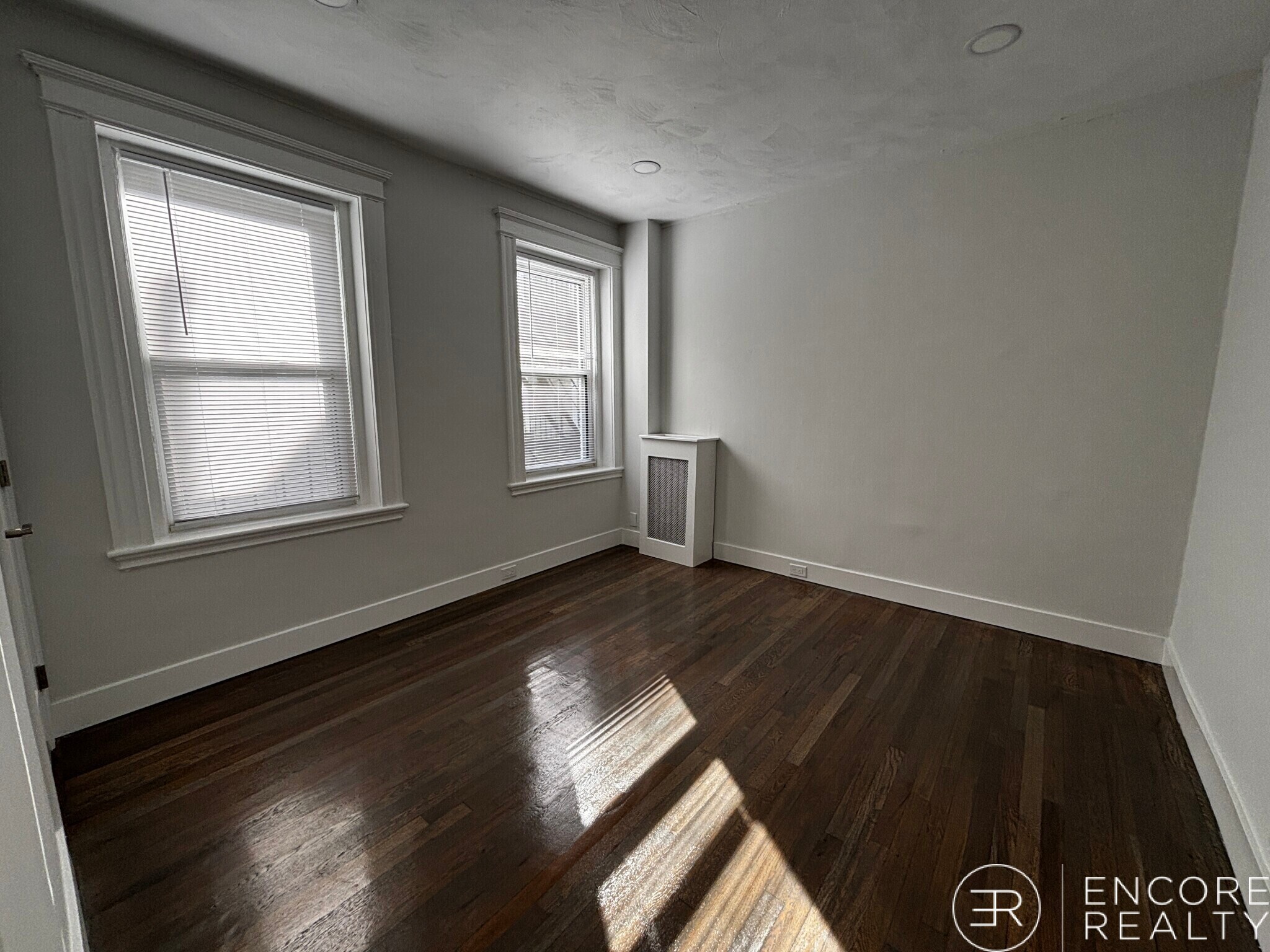 Building Photo - 111 Park Dr