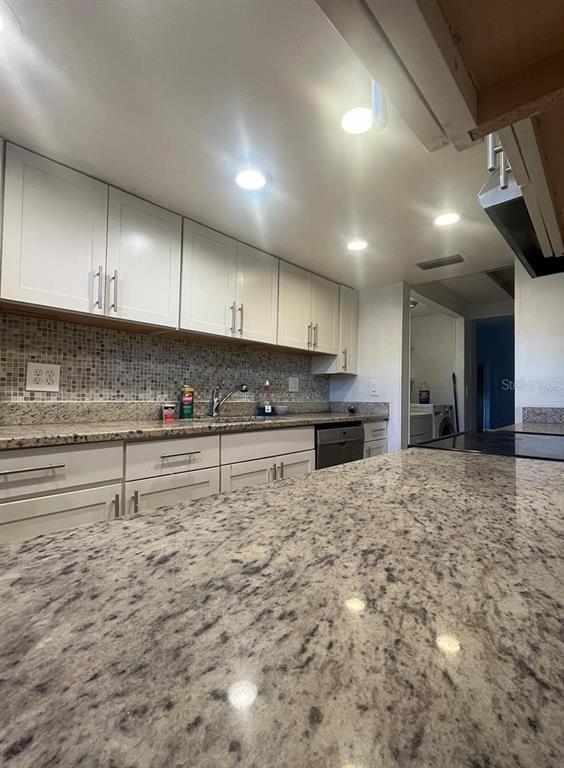 Building Photo - 725 Hartley Ave