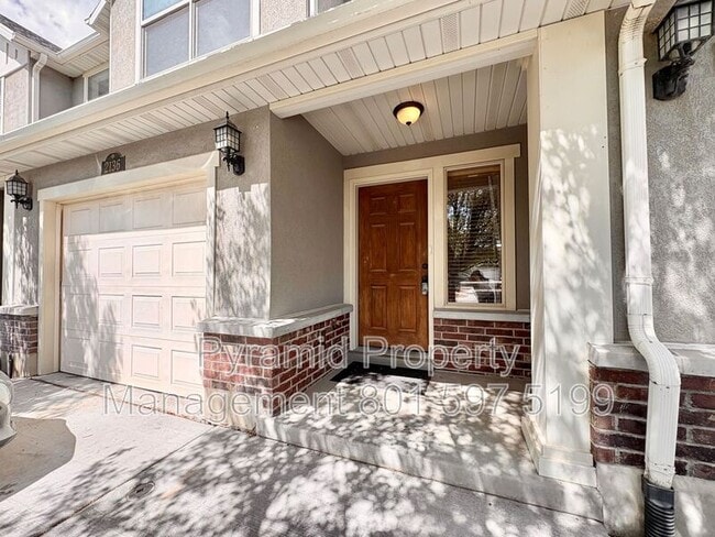 Building Photo - 2136 Fernside St