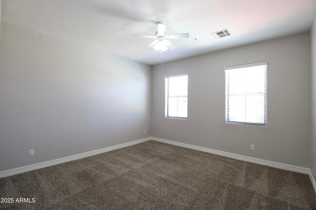 Building Photo - 1456 E 9th St