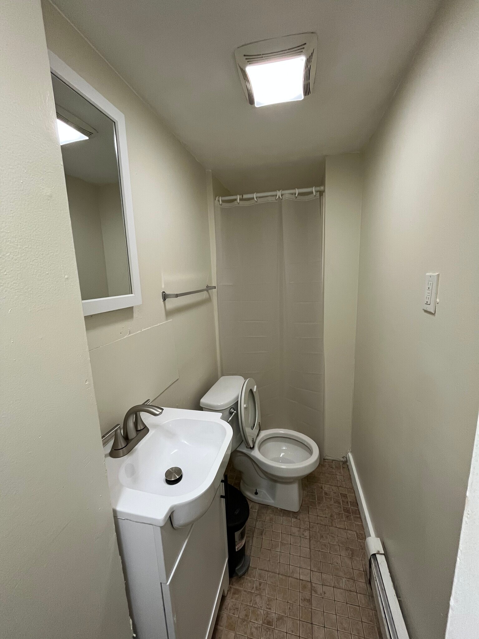 Building Photo - 33 White St