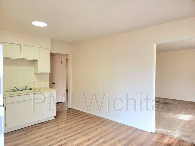 Building Photo - 1508 W Esthner Ave