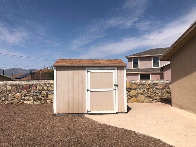 Building Photo - 6216 Lovebird Ln