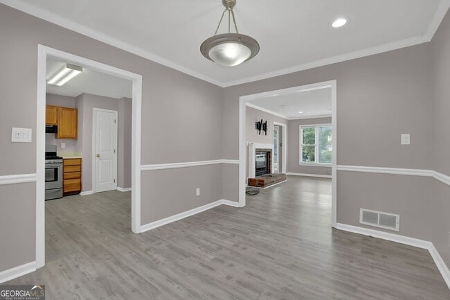 Building Photo - 255 Triple Oaks Dr
