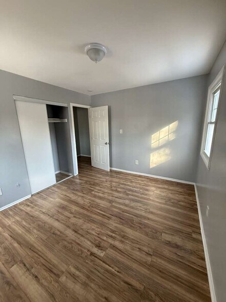 Building Photo - 1439 Charlestown Dr