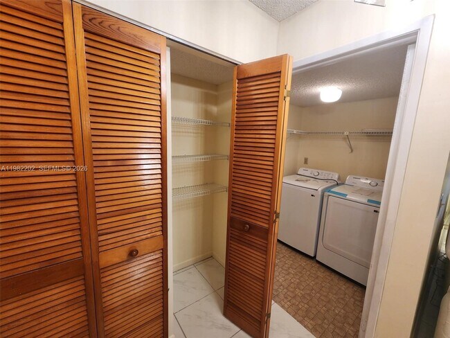 Building Photo - 8827 SW 123rd Ct