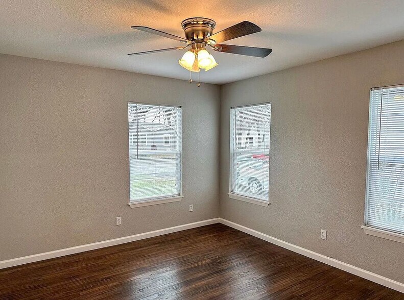 Building Photo - 211 Wanda Dr