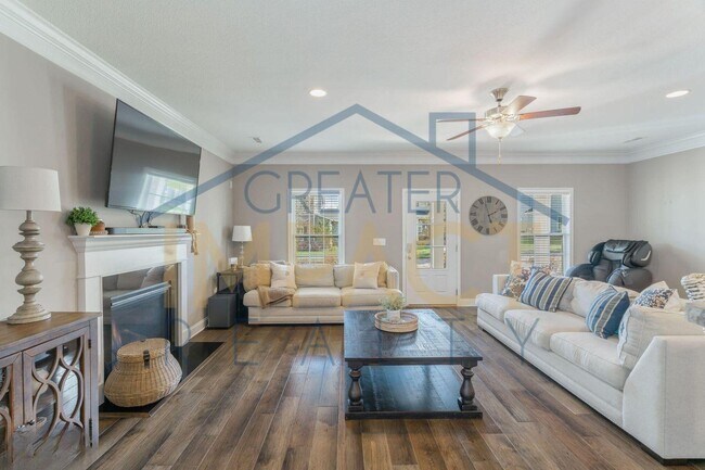 Building Photo - 129 Hackberry St