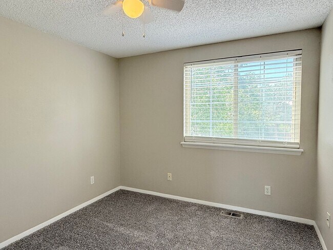 Building Photo - Conveniently Located Home in East Quincy H...