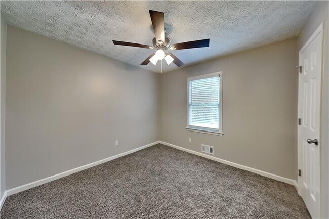 Building Photo - 77 Breckenridge Dr