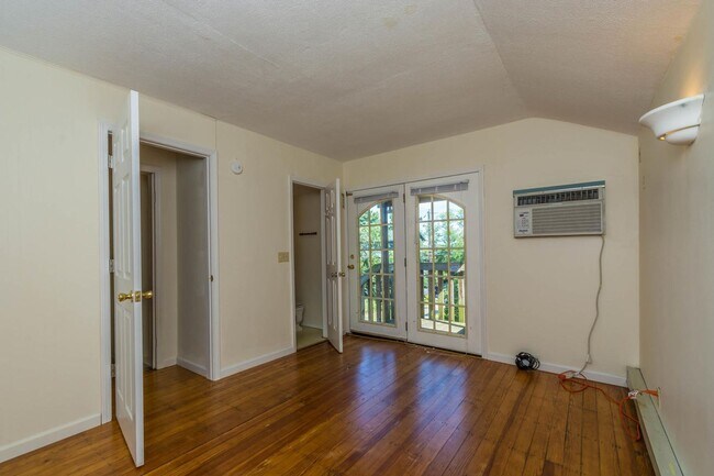 Building Photo - 113 E 15th St