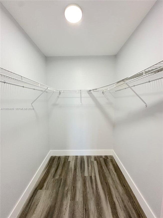 Building Photo - 3110 N Pine Island Rd