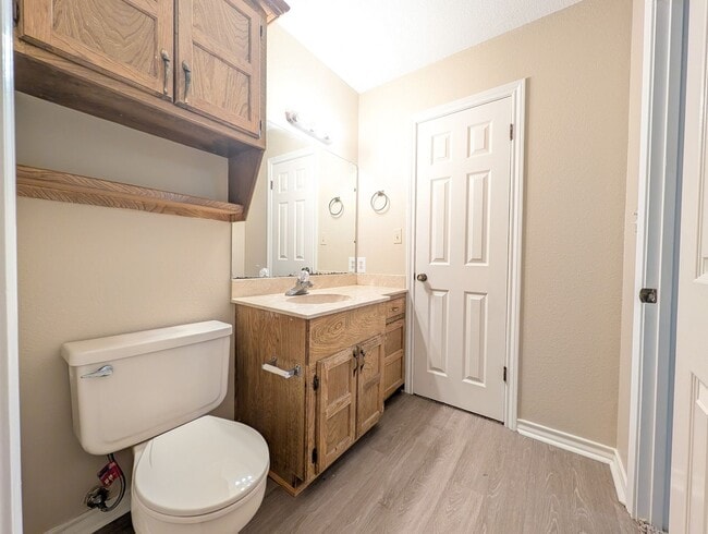 Building Photo - 2 Bedroom PG Townhome Now Available
