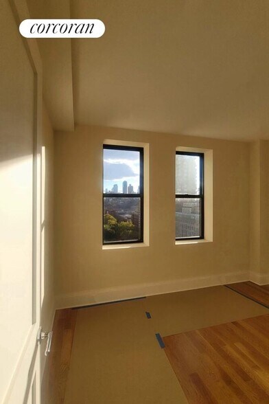 Building Photo - 45 W 81st St