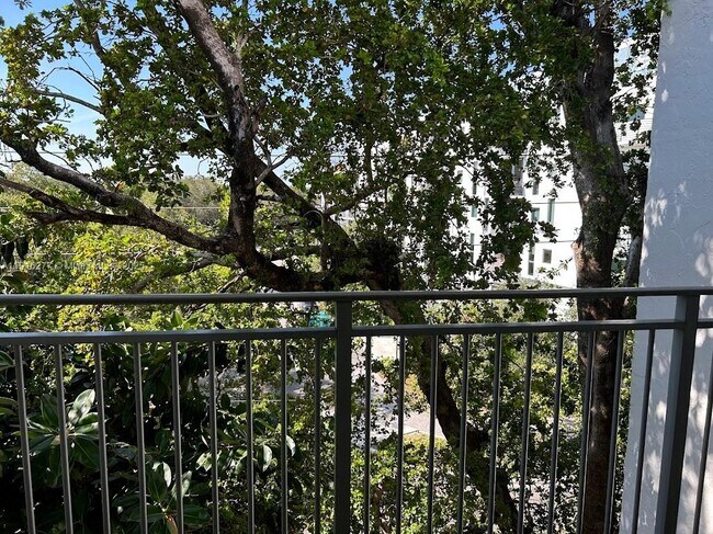 Building Photo - 680 NE 64th St