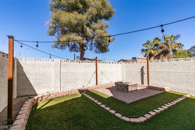 Building Photo - 5046 Schumann Dr
