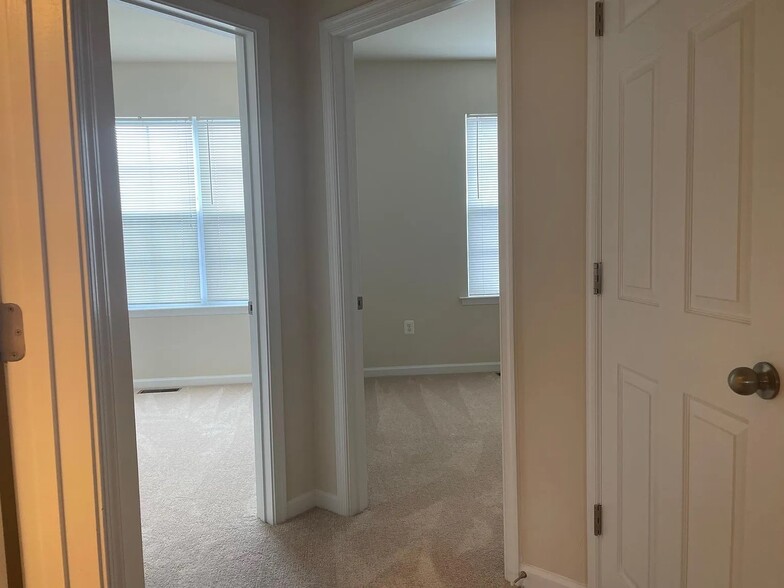 Building Photo - 5907 Leben Dr